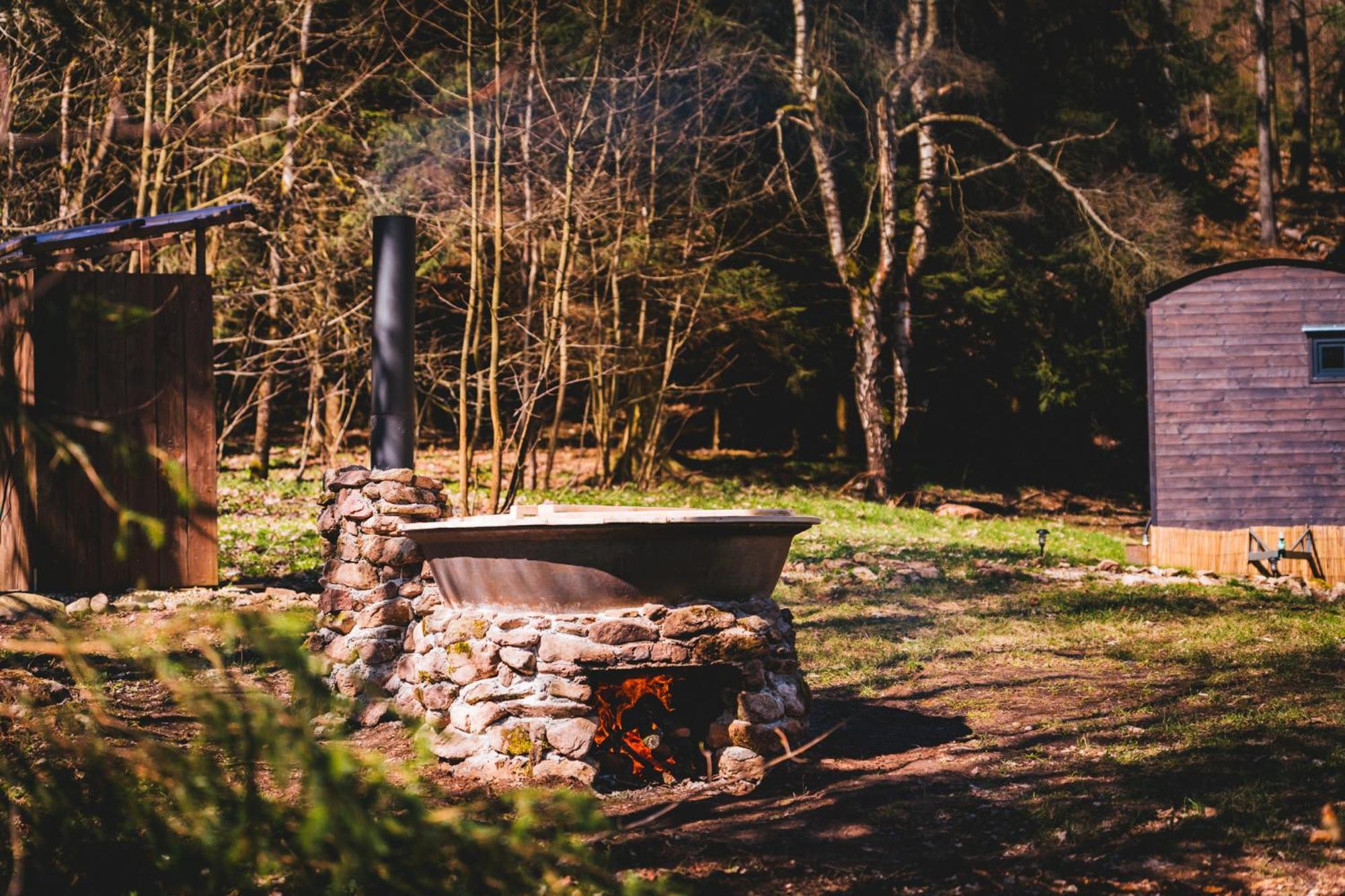 Maringotka V Mechu A Kapradi S Koupacim Canem Villa Červená Voda Bagian luar foto